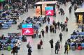 Ribuan Penumpang Padati Stasiun Kereta Hongqiao China pada Perayaan Chunyun