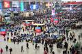 Ribuan Penumpang Padati Stasiun Kereta Hongqiao China pada Perayaan Chunyun
