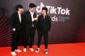 Nominasi Viral Song of The Year, Weird Genius Hadiri Ajang TikTok Awards 2020