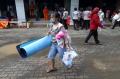 Pengungsi Banjir Cipinang Melayu Bertahan di Posko Kampus Borobudur