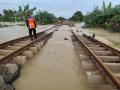 Terdampak Banjir, Hari Ini Seluruh Perjalanan KA Jarak Jauh dan KA Lokal Keberangkatan Daop 1 Jakarta Dibatalkan