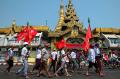 Tak Kenal Lelah Menolak Kudeta Militer, Ribuan Warga Myanmar Kembali Turun ke Jalan