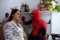 Bertahan di Masa Pandemi, Spiderman Ini Tawarkan Jasa Merias Wajah