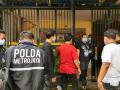 Polisi Bawa Dua Kardus Usai Olah TKP Penembakan dari RM Cafe