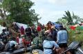 TNI AL Evakuasi Warga Terisolir Banjir Akibat Jebolnya Tanggul Sungai Citarum