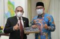 Dari Padang, Ridwan Kamil Sambangi Kediaman Gubernur Sumut Edi Rahmayadi di Medan