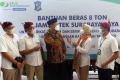 BPJamsostek Surabaya Raya Serahkan Bantuan Beras Kepada Serikat Pekerja dan Buruh