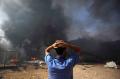 Terkena Peluru Artileri Israel, Pabrik Spons di Palestina Terbakar