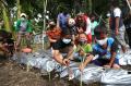 Peringati Hari Lingkungan Hidup, Punakawan Ajak Anak-anak Tanam Sayuran di Sepadan Sungai