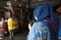 Jelang HUT Jakarta, Penjualan Ondel-ondel Mulai Stabil