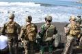 Lestarikan Alam, Begini Kekompakan Marinir TNI AL dan Marinir Amerika Lepaskan Penyu ke Laut
