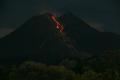 Pemandangan Menakjubkan Luncuran Lava Pijar Gunung Merapi