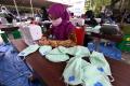 Kerahkan UMKM, Pemkot Surabaya Produksi Masker Tiga Lapis