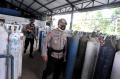 Bersenjata Lengkap, Polisi Kawal Pendistribusian Oksigen Medis di Bali