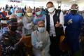 Momen Panglima Koarmada II Beri Semangat Para Nakes Saat Serbuan Vaksin di Surabaya