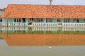 Aktivitas Sekolah Terganggu Akibat Terdampak Banjir Rob