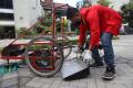Kreatif, Mahasiswa Ini Rancang Sepeda Penyapu Sampah
