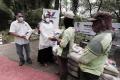 Partai Perindo Salurkan Paket Sembako untuk Petugas Pemakaman TPU Pondok Ranggon