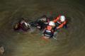 Begini Proses Evakuasi 11 Siswa MTS Harapan Baru yang Tewas Tenggelam di Sungai Cileuer