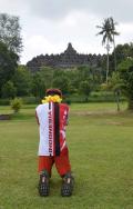 Pelari 23 Tahun Ini Ciptakan Rekor Mengelilingi Candi Borobudur 30 Kali Putaran Tanpa Henti Selama 5 Jam