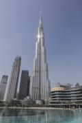 Memandangi Gedung Pencakar Langit Tertinggi di Dunia Burj Khalifa