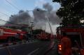 Api Melalap Pabrik Manekin di Surabaya