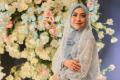 Potret Ria Ricis Tampil Cantik nan Anggun Berbalut Gaun Biru Pastel di Pengajian Jelang Pernikahannya