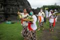Umat Hindu Gelar Upacara Abhiseka di Candi Prambanan