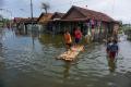 Banjir Rob Rendam Ratusan Rumah Warga di Pekalongan