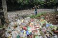Sampah Plastik Penuhi Sungai Bojong Citepus Dayeuhkolot