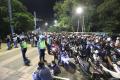Pemberlakuan Crowd Free Night, Polisi Bubarkan Warga yang Berkumpul di Sudirman