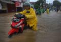Banjir Rendam Puluhan Titik Jalan Lingkar Luar Ciracas