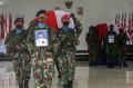 Jenazah Dua Prajurit Marinir yang Gugur Diserang KKB di Papua Diserahkan ke Keluarga