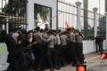 Aksi Demo 11 April di DPR Berakhir Ricuh
