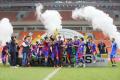Momen Barcelona U-18 Angkat Trofi IYC 2021 di Jakarta International Stadium