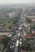 Ribuan Kendaraan Terjebak Kemacetan Panjang di Jalan Raya Cikampek