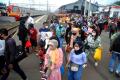 Kepadatan Penumpang KRL Commuter Line di Stasiun Bogor