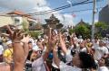 Tradisi Mesuryak Perayaan Kuningan di Bali
