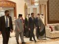 Menhan Prabowo Subianto Sambut Kedatangan Presiden Jokowi di Bandara Abu Dhabi UEA