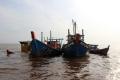 Kejari Dumai Tenggelamkan Tiga Kapal Pencuri Ikan di Perairan Bengkalis
