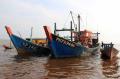 Kejari Dumai Tenggelamkan Tiga Kapal Pencuri Ikan di Perairan Bengkalis