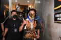 Acungkan Jempol dan Pakai Penyangga Leher, Roy Suryo Resmi Ditahan Polda Metro Jaya