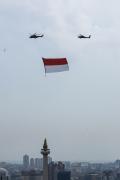 Aksi Pesawat Tempur F-16 dan Helikopter di Langit Jakarta Saat Perayaan HUT RI ke-77