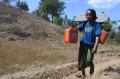 Warga Desa Jatisari Tempuh Jarak 2 Kilometer Demi Dapat Sumber Air Bersih