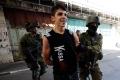 Terlibat Bentrok, Pemuda Palestina Ini Tersenyum dan Santai Saat Ditangkap Tentara Israel