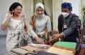 Ibu Negara Iriana Jokowi Kenalkan Tenun Baduy ke Louise Araneta Marcos