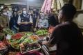 Ridwan Kamil Tinjau Harga Bahan Pokok di Pasar Baltos Bandung