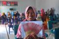Senyum Sumringah Emak-emak Usai Terima BLT BBM di Kudus
