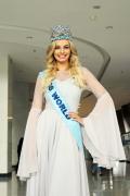 Intip Potret Cantik Miss World 2021 Karolina Bielawska Saat Berkunjung ke iNews Tower