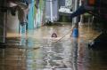Banjir Setinggi 2 Meter Rendam Permukiman Warga di Kebon Pala Jaktim